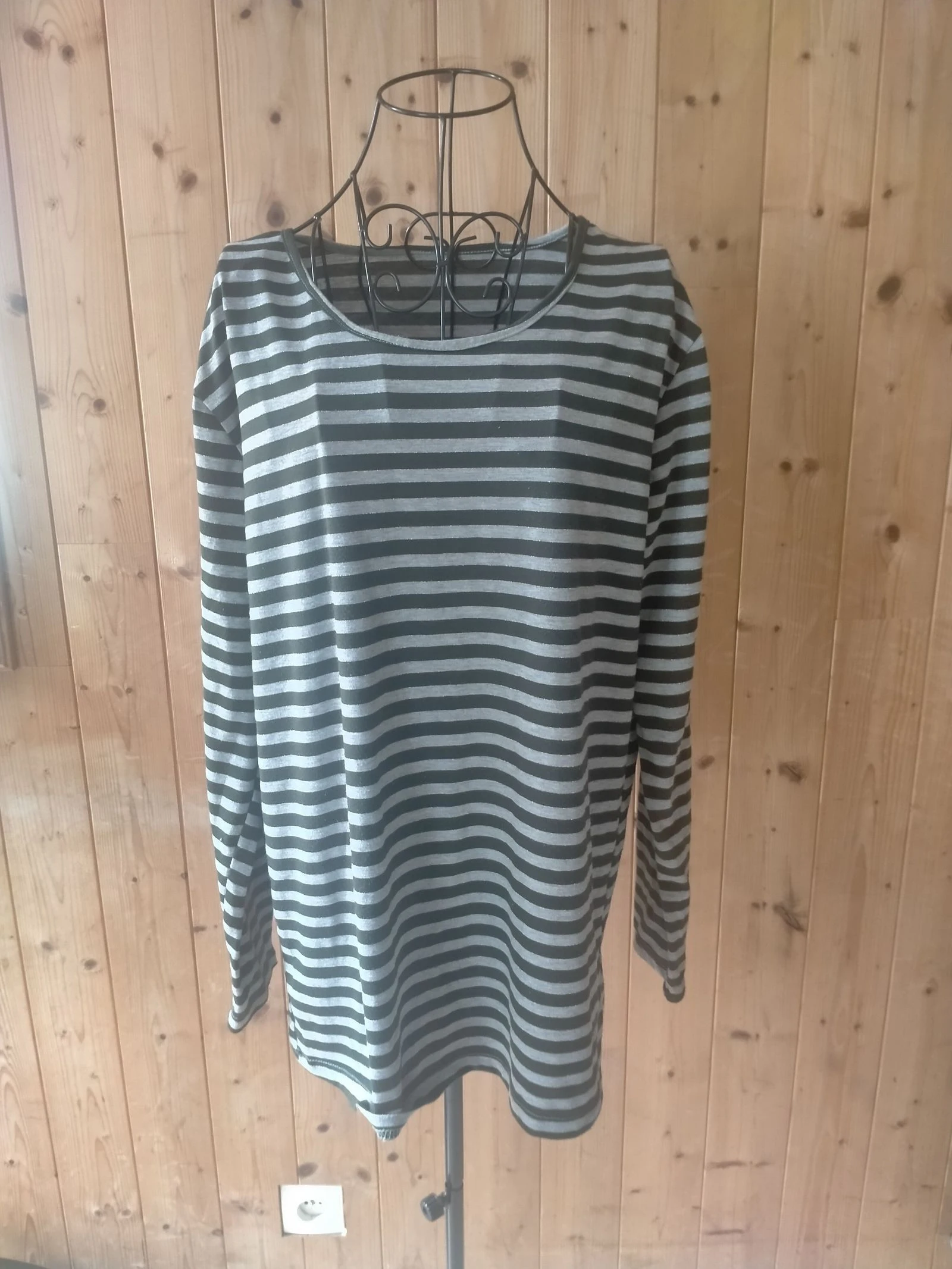 Haut femme manches longues vert kaki et gris Taille unique Neuf